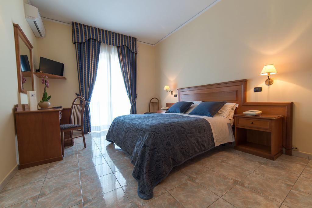 Albergo Scalzone كاستيل فولتورنو المظهر الخارجي الصورة