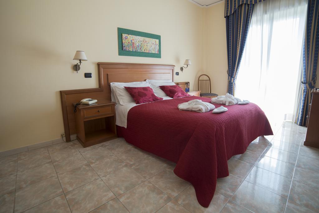 Albergo Scalzone كاستيل فولتورنو المظهر الخارجي الصورة